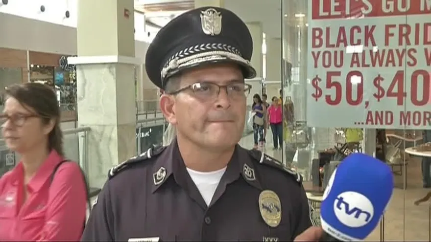 Retienen a dos extranjeros por intentar introducir dinero falso