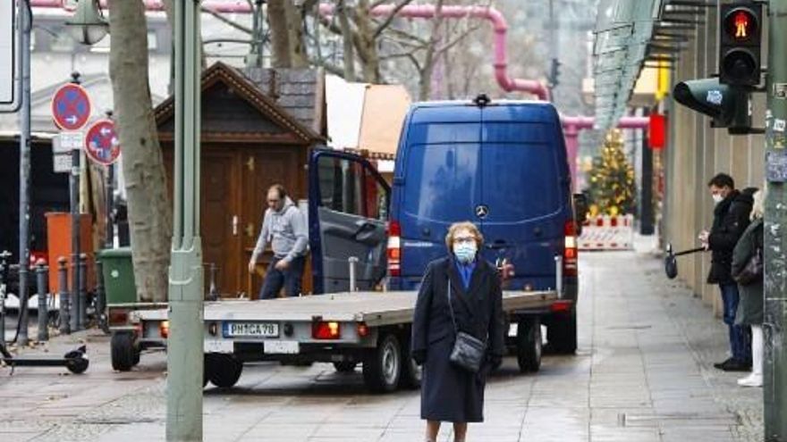 Foto ilustrativa: Personas caminan en una avenida en Alemania
