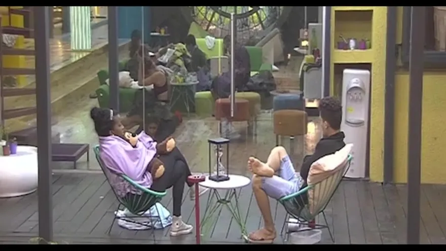 Carlos se confiesa con Milca, le dice que se identifica con Carolina