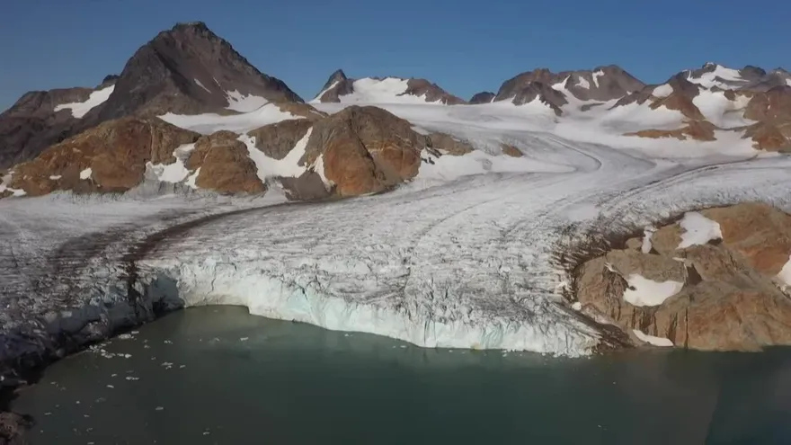 La NASA sondea los mares de Groenlandia, amenazada por el deshielo