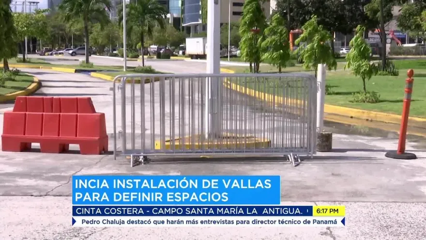 Colocan vallas en la Cinta Costera