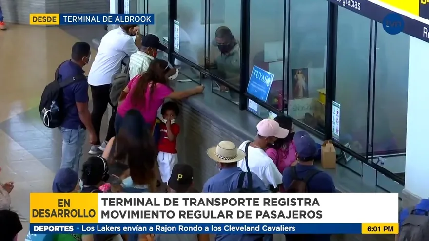 Afluencia de público en la Terminal de Albrook