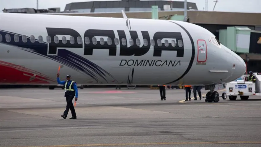 Explota motor de un avión que despegaba de San Juan
