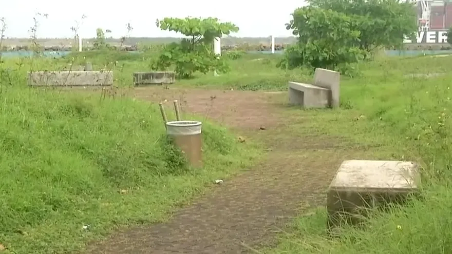 Paseo marino en Colón en total abandono