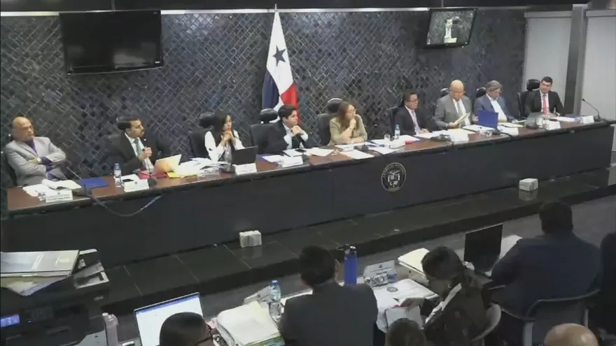 Credenciales suspende debate del reglamento y reordena agenda para atender designaciones