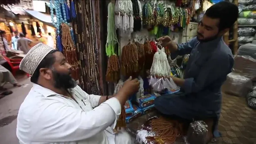 Se preparan en Pakistán para el mes sagrado del Ramadán