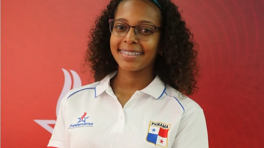 Melody Roseman, portadora de la bandera panameña en los CODICADER