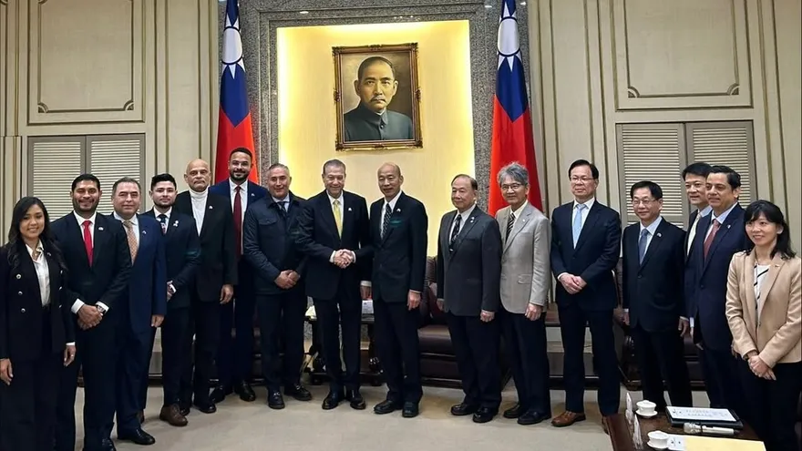 Diputados panameños en la visita de trabajo por Taiwán en el Yuan Legislativo