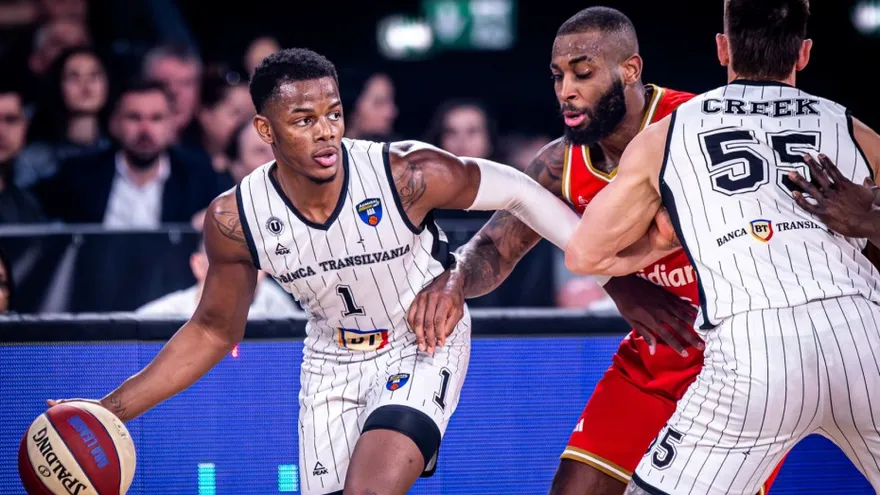 Iverson Molinar en acción con el U-BT Cluj-Napoca