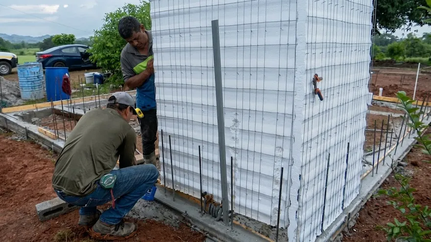 Inicia construcción de viviendas para damnificados del terremoto en Herrera