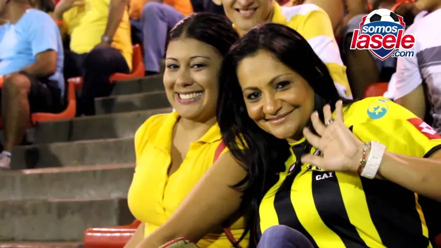 Imperdible, todo el color en la semifinal de ida CAI vs Tauro FC