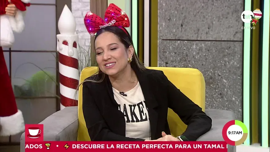 Le roban ropa interior a Elena Rose en su concierto en Washington D.C