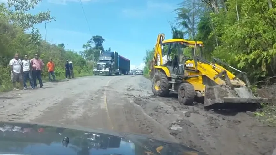 Continúan trabajos por deslizamientos Bocas del Toro