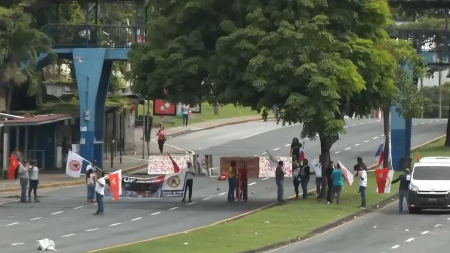 Cierre en vía Transístmica se mantiene en contra del contrato minero