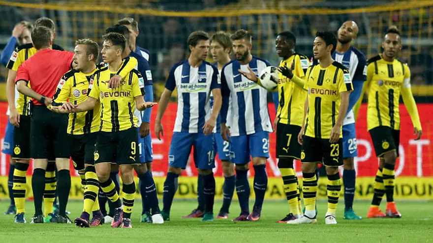 En Dortmund el suizo Valentin Stocker (51) abrió el marcador y el gabonés Pierre Emerick Aubameyang igualó para los locales en la recta final (80).