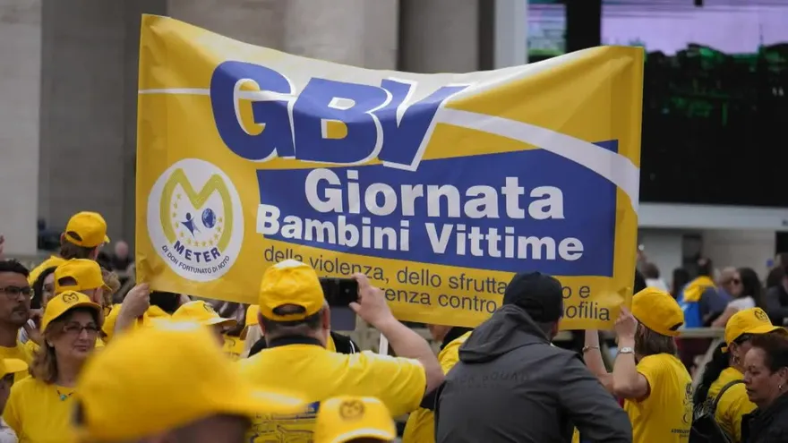 Católicos piden en plaza San Pedro "tolerancia cero" a pedofilia