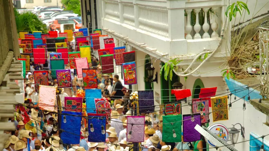 Inauguran el 'Callejón de las Molas' en el Casco Antiguo con música y tradición