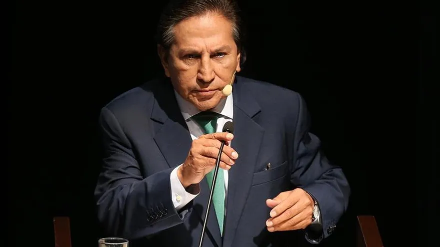 Fotografía de archivo fechada el 25 de enero de 2016 que muestra al entonces candidato presidencial y expresidente peruano Alejandro Toledo durante la exposición de su plan de Gobierno, en la Universidad del Pacífico, en Lima (Perú).