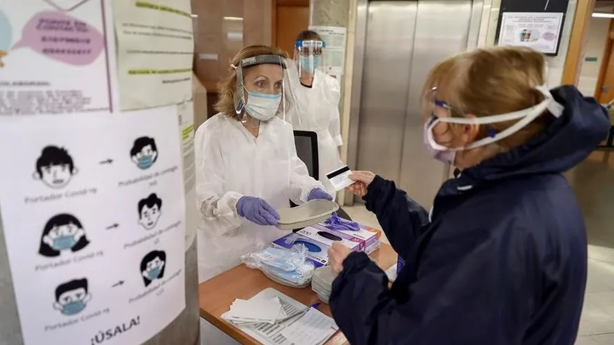 Segundo día con pandemia decreciente en España pero ligero repunte de muertes. Foto/EFE