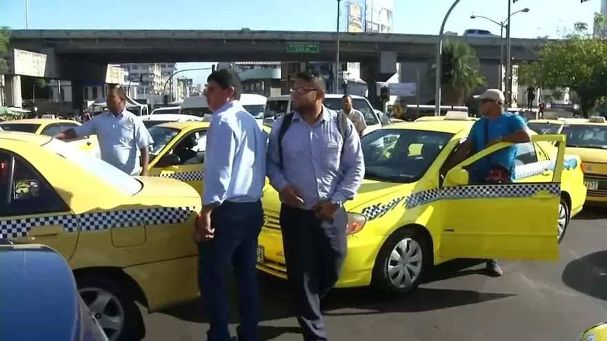 Caravana de protesta de los taxistas en Panamá