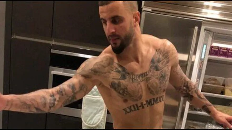 Escándalo: jugador del City viola cuarentena y llama a prostitutas