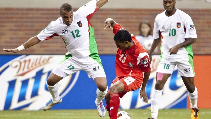 Panamá y Guadalupe en un partido de Copa Oro
