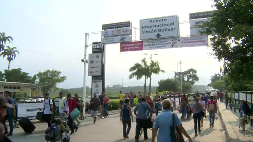 Venezolanos ansían llegada de ayuda humanitaria desde Colombia