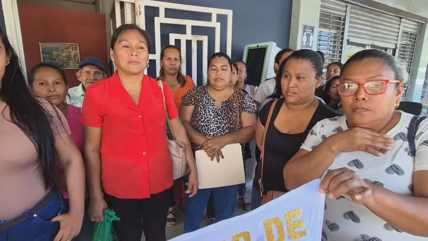 Padres de familia protestan en la sede del Meduca de Penonomé