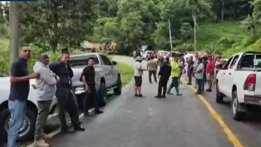 Landslide Halts Traffic to Bocas del Toro