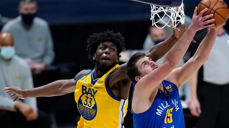 Jokic vuelve a poner a Nuggets en el camino ganador