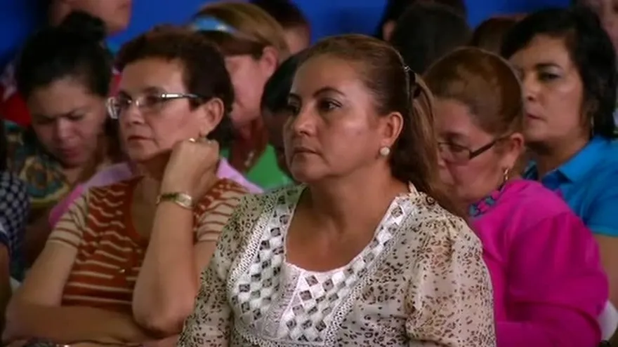 Reunión de educadores en Las Tablas, tras anuncio de paro indefinido