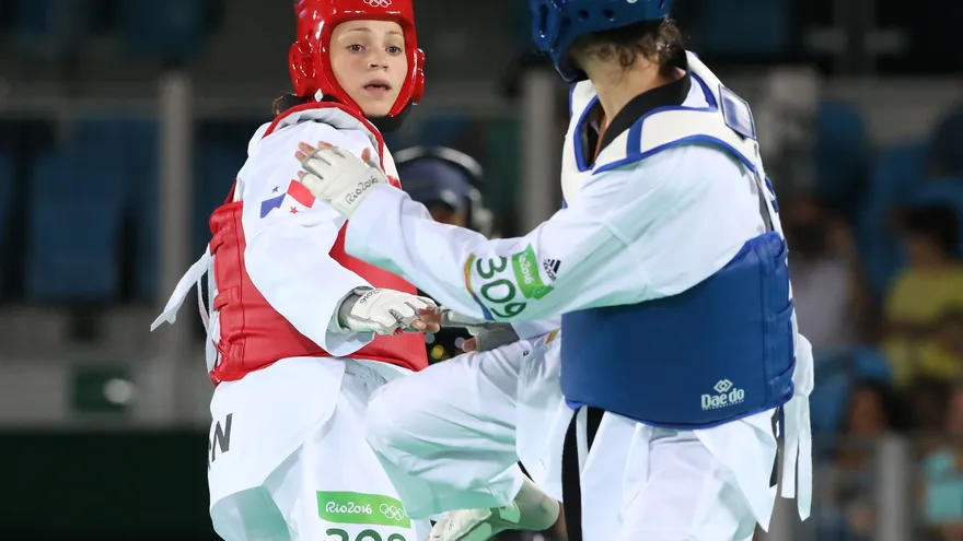 Carolena Carstens (rojo) cae en su debut y queda fuera de los Juegos de Río.