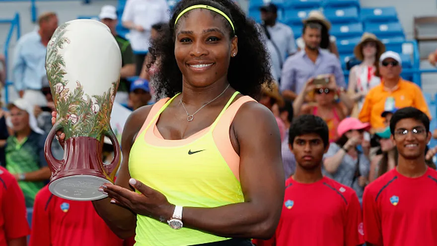 Serena Williams se deshace de Halep y reina en Cincinnati