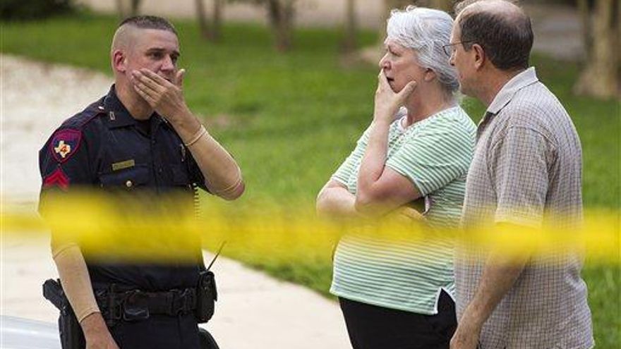 6 muertos por tiroteo en suburbio de Texas