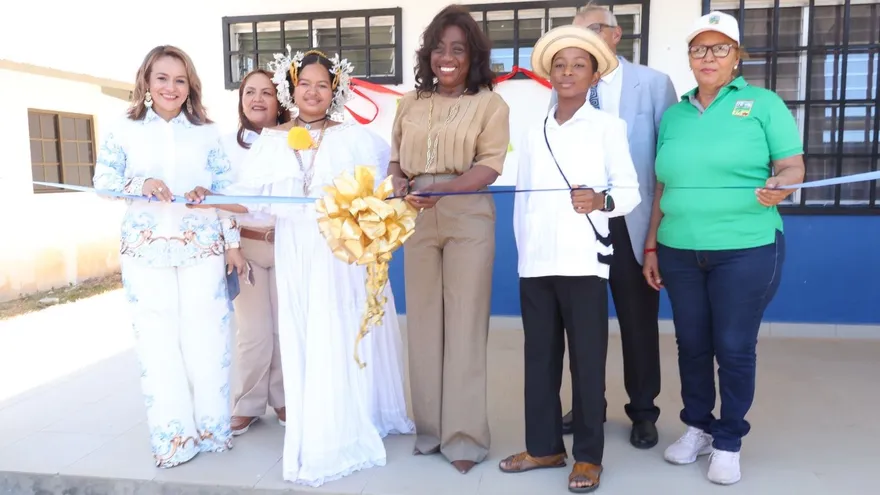 Ministerio de Educación entrega nuevas y remodeladas instalaciones en Coclé