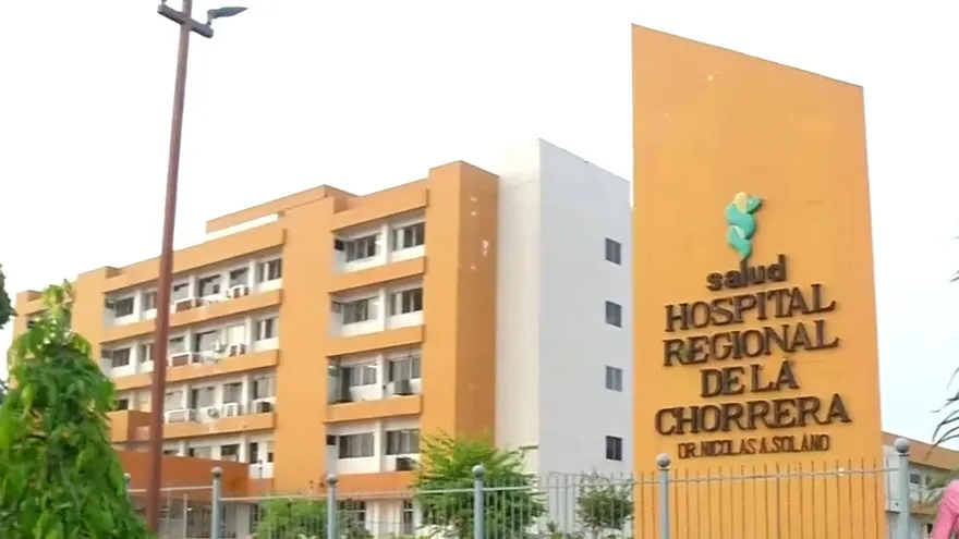 Pacientes son trasladados ante paro médico en el Hospital Nicolás Solano