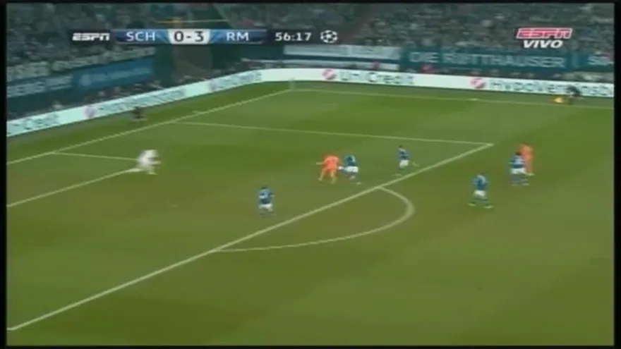 Benzema anota el 4-0 sobre Schalke04