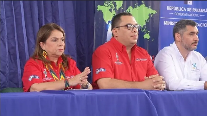 Maruja Gorday de Villalobos, ministra de Educación