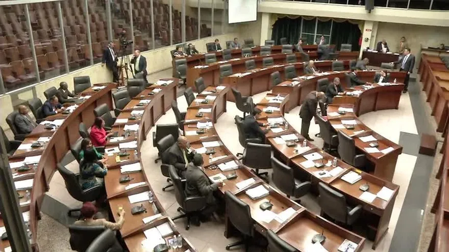 Propuesta de aumento de salario de diputados