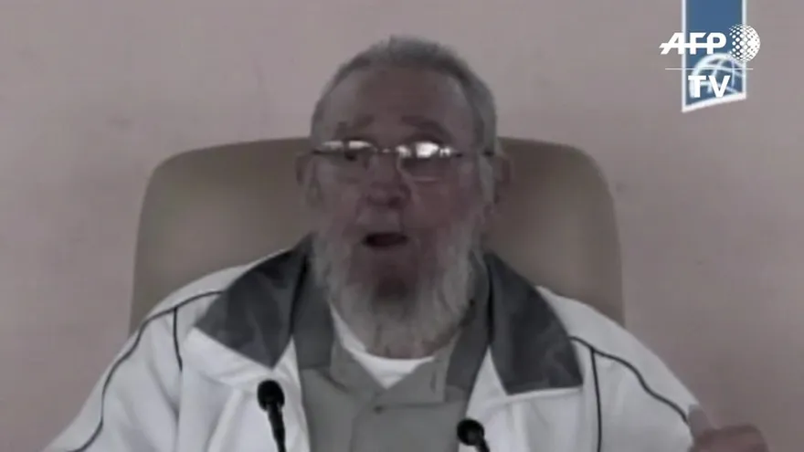 Fidel Castro reaparece tras 9 meses