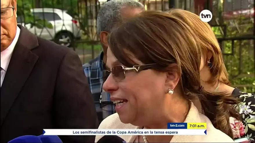 Ministra de Educación visita el Instituto José Dolores Moscote