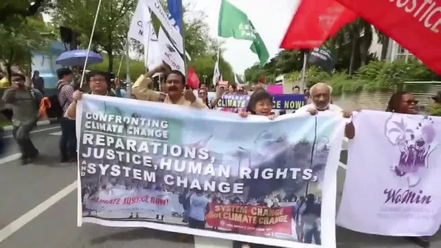 Conferencia del cambio climático en Bangkok negocia acuerdos contra reloj