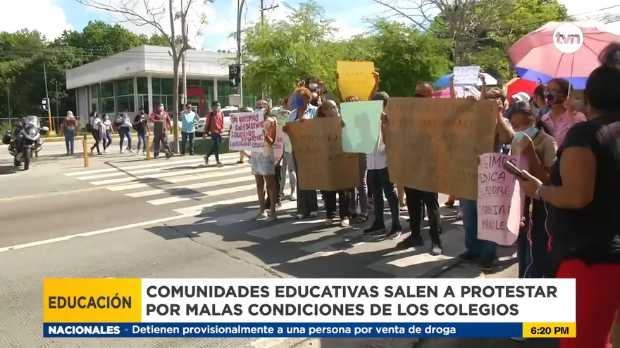 Varios colegios salen a protestar por falta condiciones