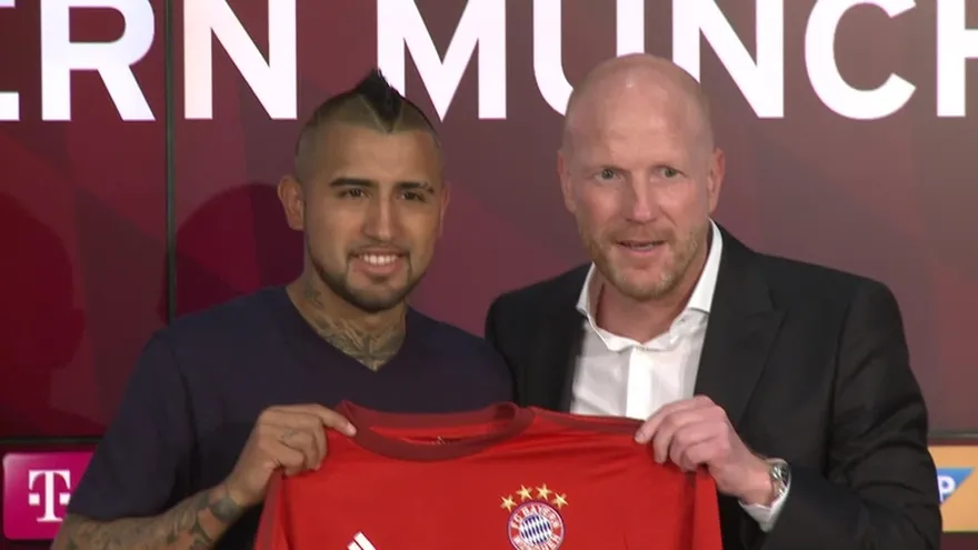 Presentación de Arturo Vidal con el Manchester United