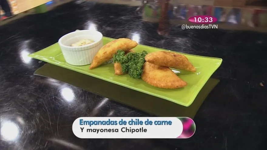 Empanadas de Chile con Carne y Mayonesa Chipotle