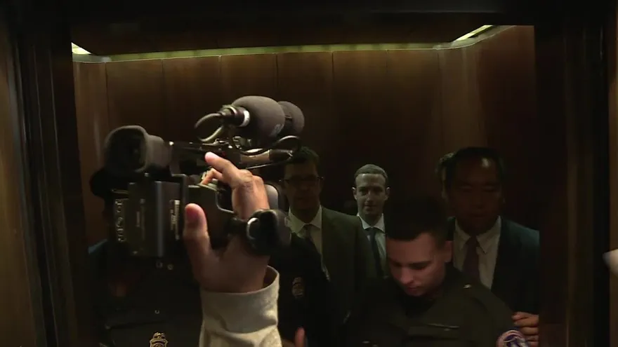 Zuckerberg asume fallas de Facebook ante el Congreso de EEUU