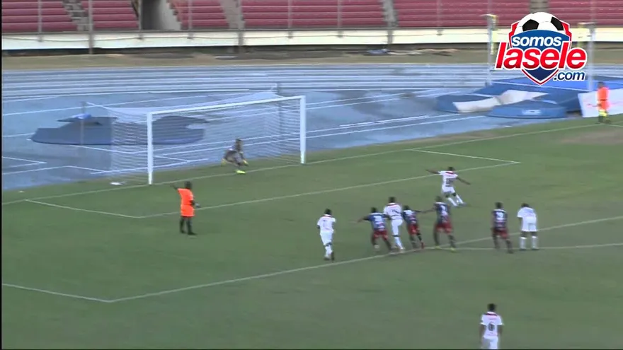 Mano y penal a favor del San Francisco FC Jhonny Ruíz convirtió