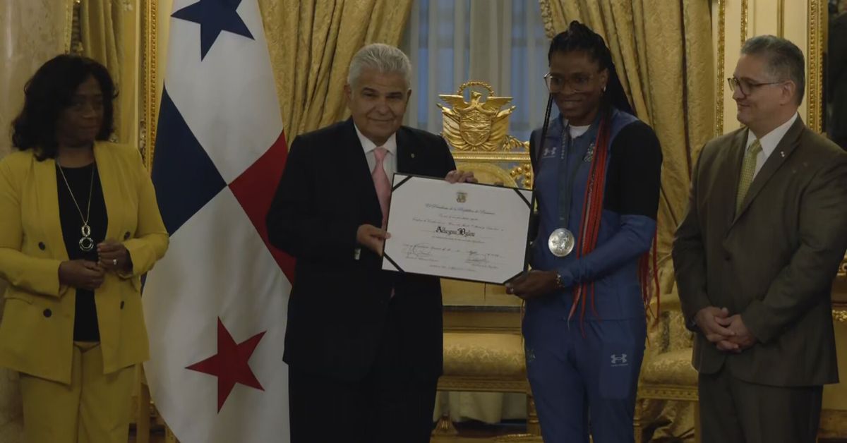 Atheyna Bylon: Ascenso de rango y Orden de Honor al Merito, entre los ...