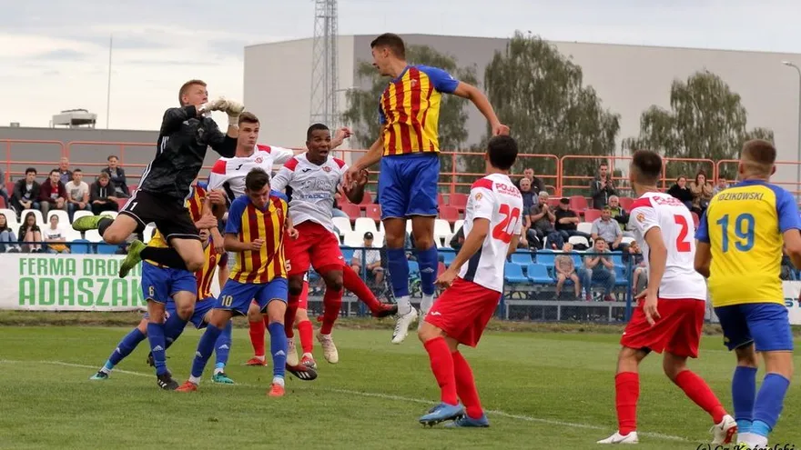 El panameño Luis "Coco" Henríquez sigue vigente en el fútbol polaco