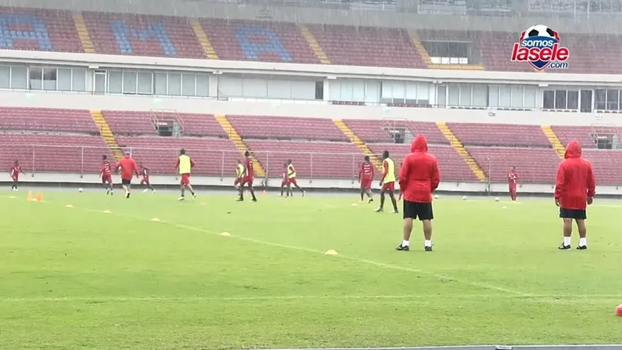 Entrenamiento de sábado de la Sele, antes del viaje a Chicago